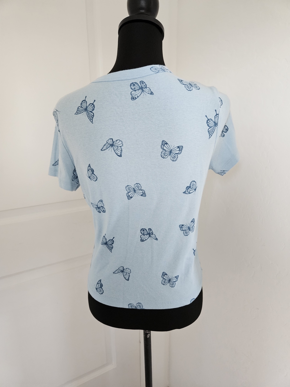 Women's Light Blue Butterfly Print Short Sleeve Tee size S - Picture 9 of 11